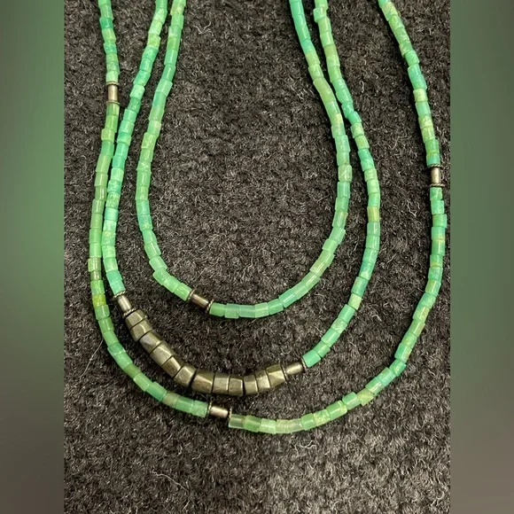 19” VM TRIPLE STRAND GREEN TURQUOISE GLASS BEADS & STERLING SILVER NECKLACE - Picture 2 of 5